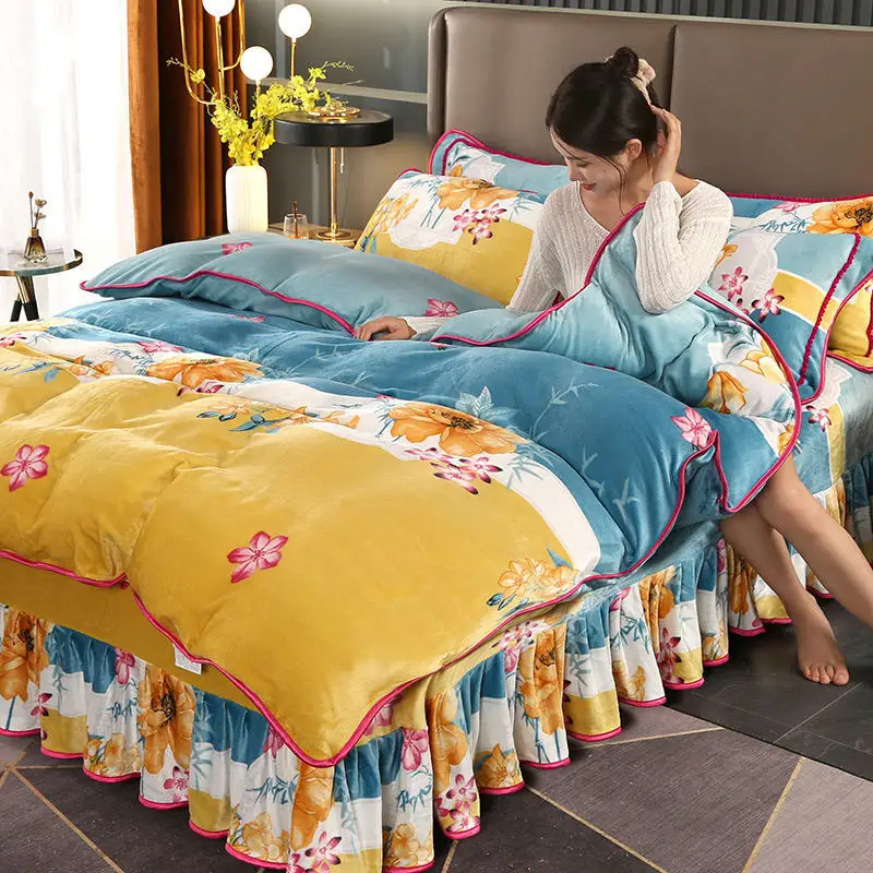 Комплект зимнего теплого очень мягкого бархатного постельного белья из 4