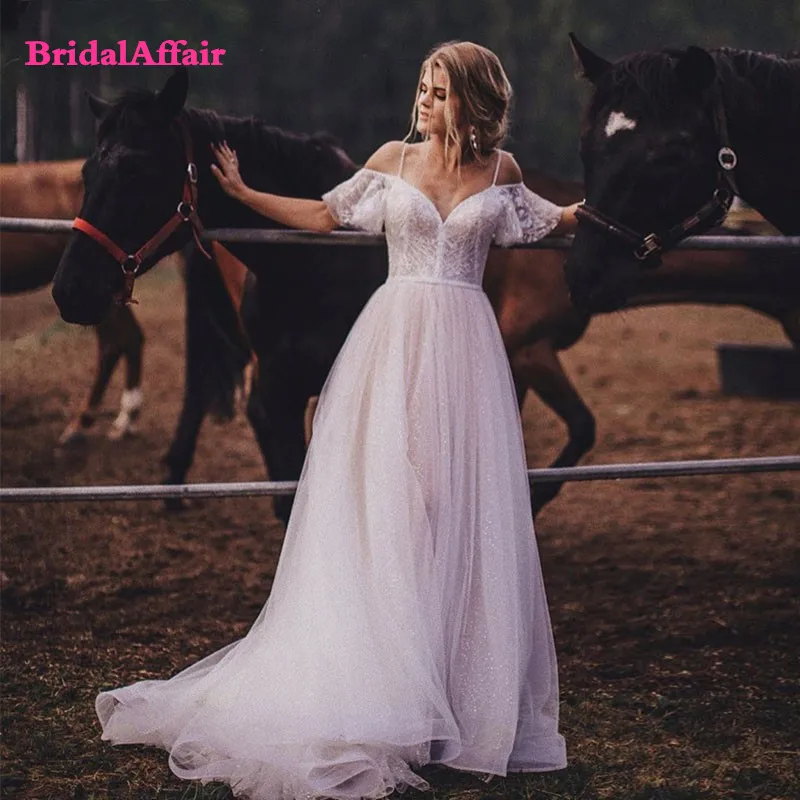 

Свадебное платье с V-образным вырезом, открытыми плечами