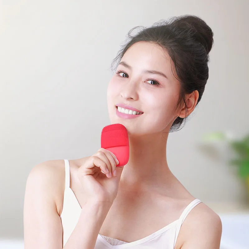 Электрическая щетка для чистки лица массажер силиконовая очистки
