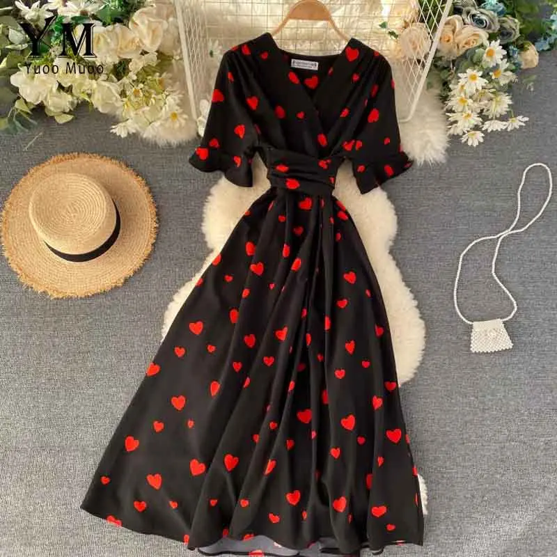 

Женское длинное платье с V-образным вырезом и принтом в виде сердца