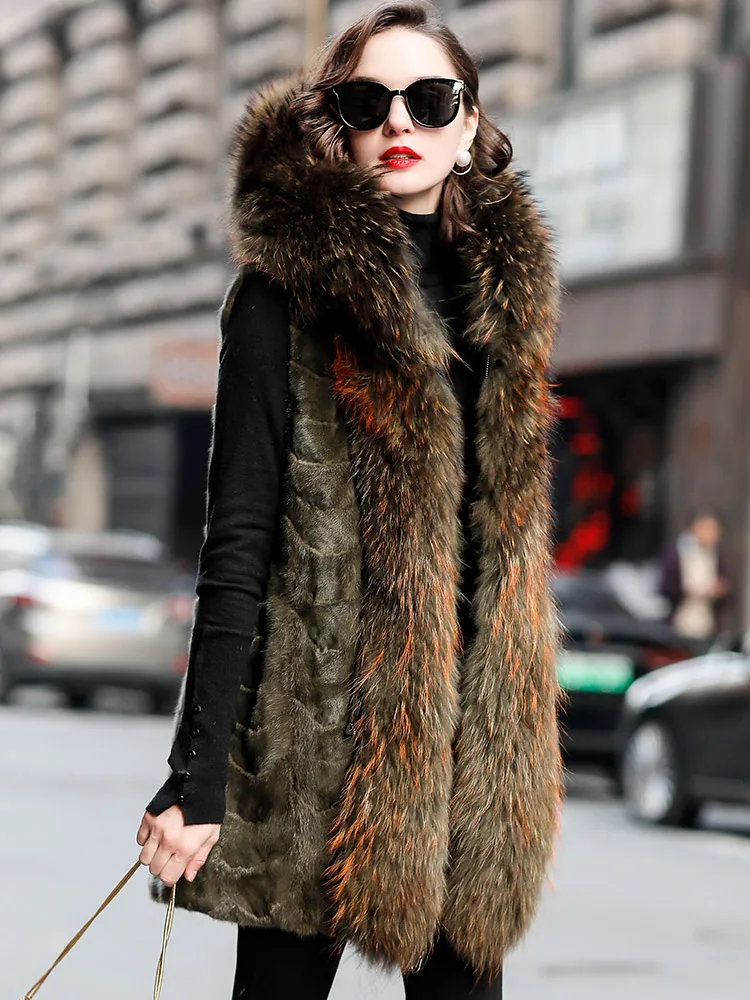 

Шуба женская из меха норки, с капюшоном и воротником из меха енота