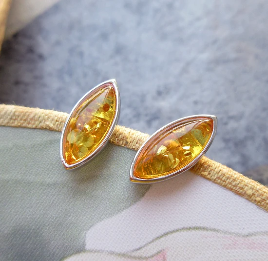 

Elegant and beautiful sterling silver natural fire flower rose earrings