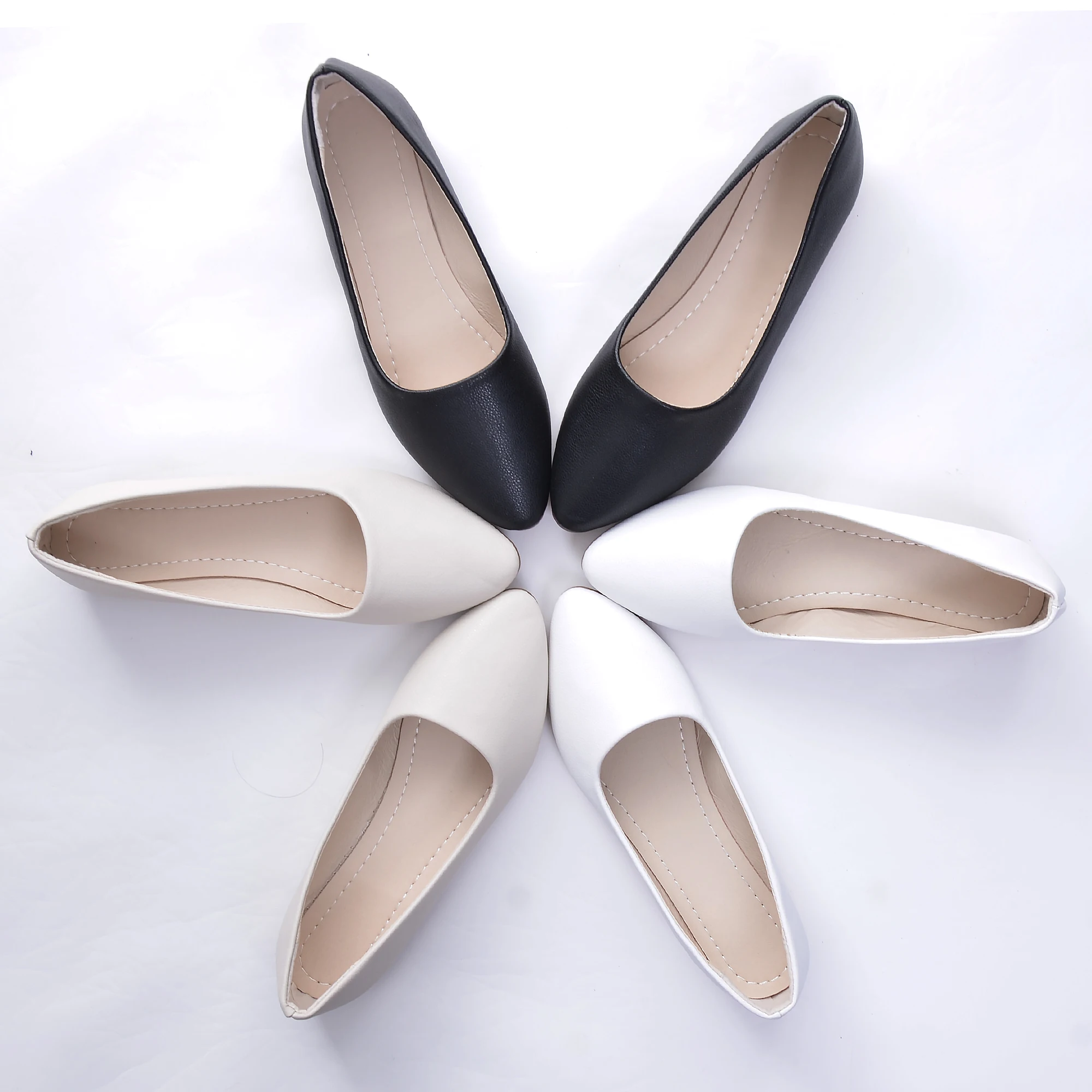 Женские туфли на танкетке Цвет Черный Белые плоской подошве для работы