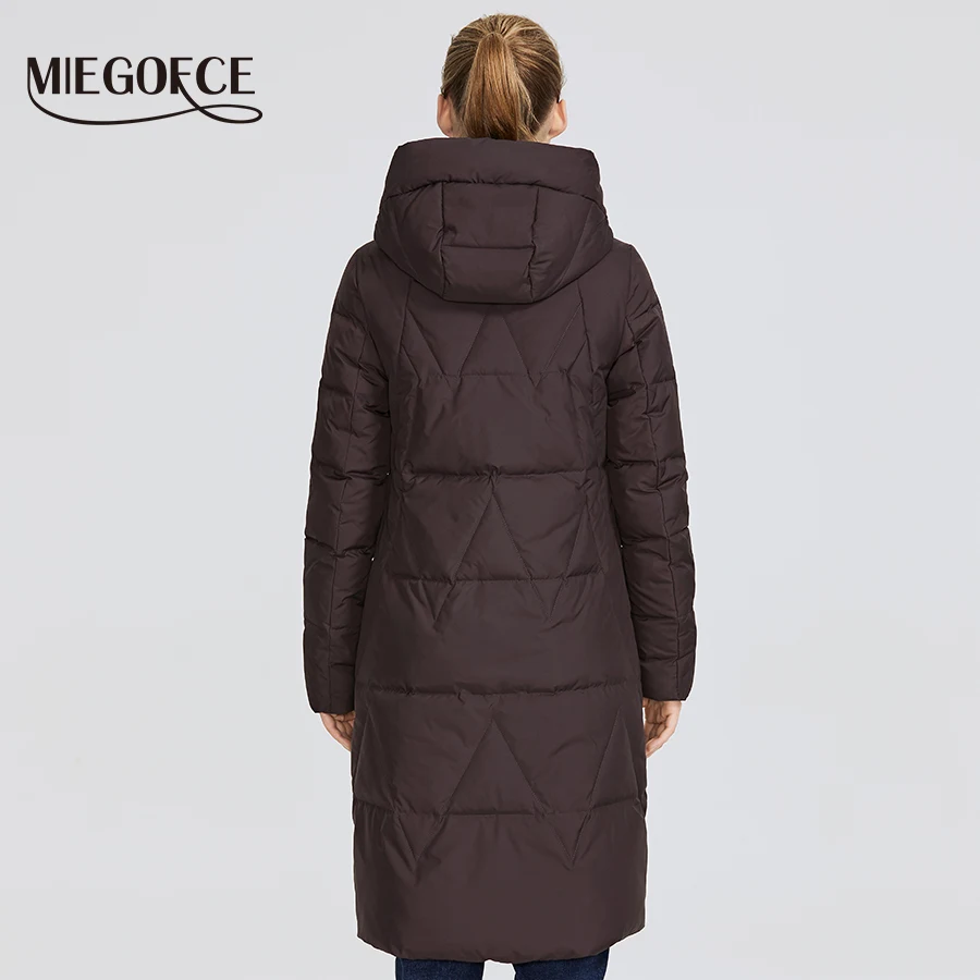 MIEGOFCE Новая зимняя женская коллекция курток средней длины теплое пальто с капюшоном европейский и американский стиль на открытом воздухе придает тепло и придает элегантность