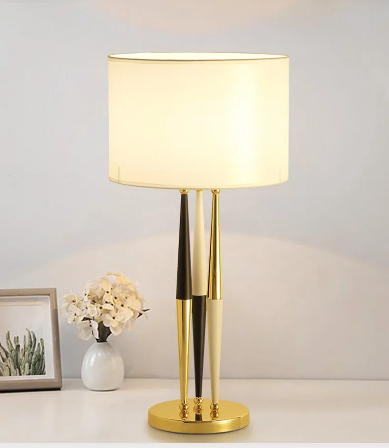 

Современная настольная лампа, светодиодная настольная лампа, прикроватная лампа для спальни, гостиной, домашний декор, освещение, нордическая ткань, абажур светильник, золото, металл