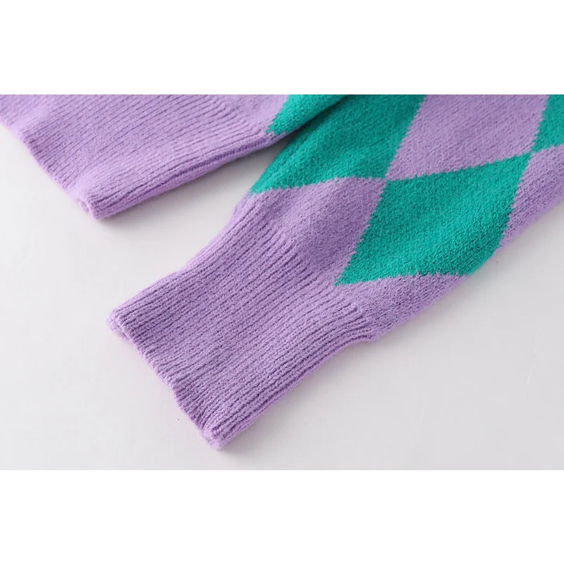 Женский трикотажный кардиган в клетку с V-образным вырезом и длинным рукавом |