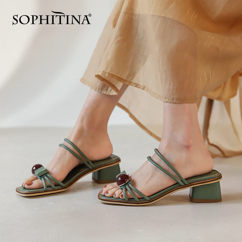 

Сандалии SOPHITINA женские с металлическим украшением, повседневные летние шлепанцы с открытым носком, с открытой спиной, модель AO663