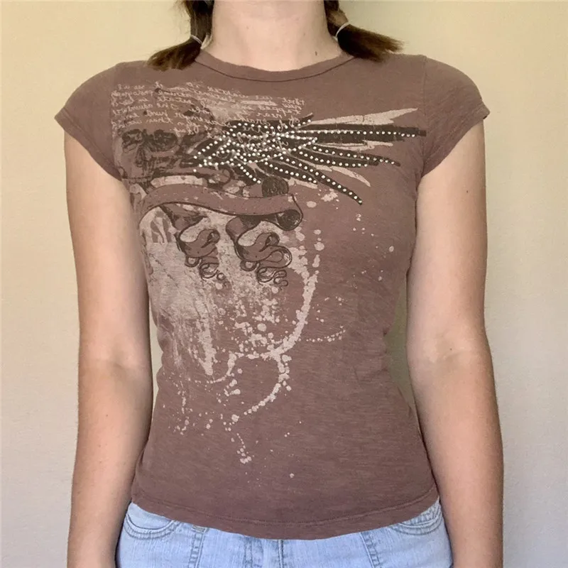 

Коричневая футболка с принтом стразы, повседневный короткий топ с коротким рукавом и круглым вырезом, женские пуловеры, гранж, Сказочная фу...