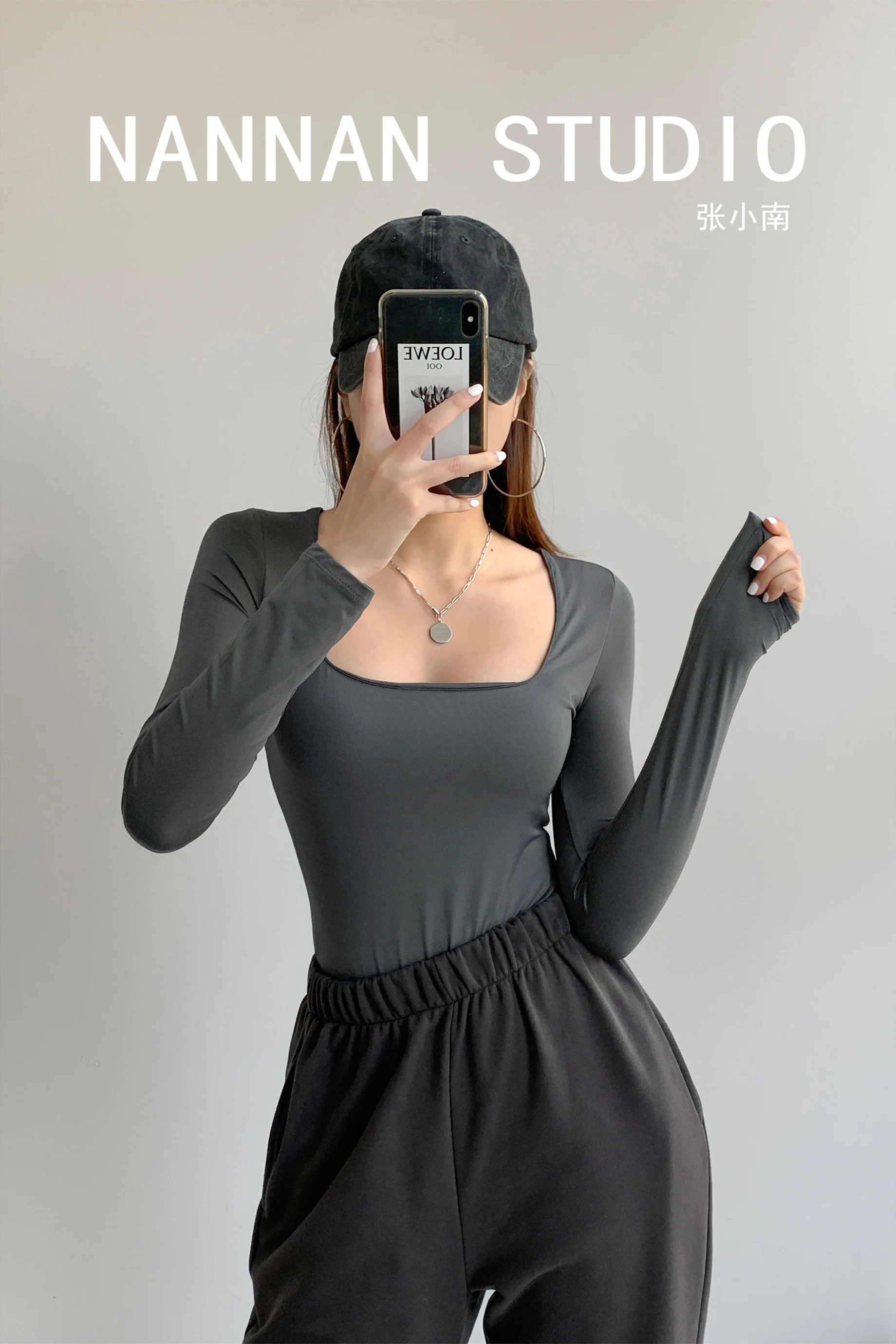 

Sexy Tight Long Sleeve T-shirt Female Qiuda U-neck Slim Bottomed Shirt with Hidden Buttons