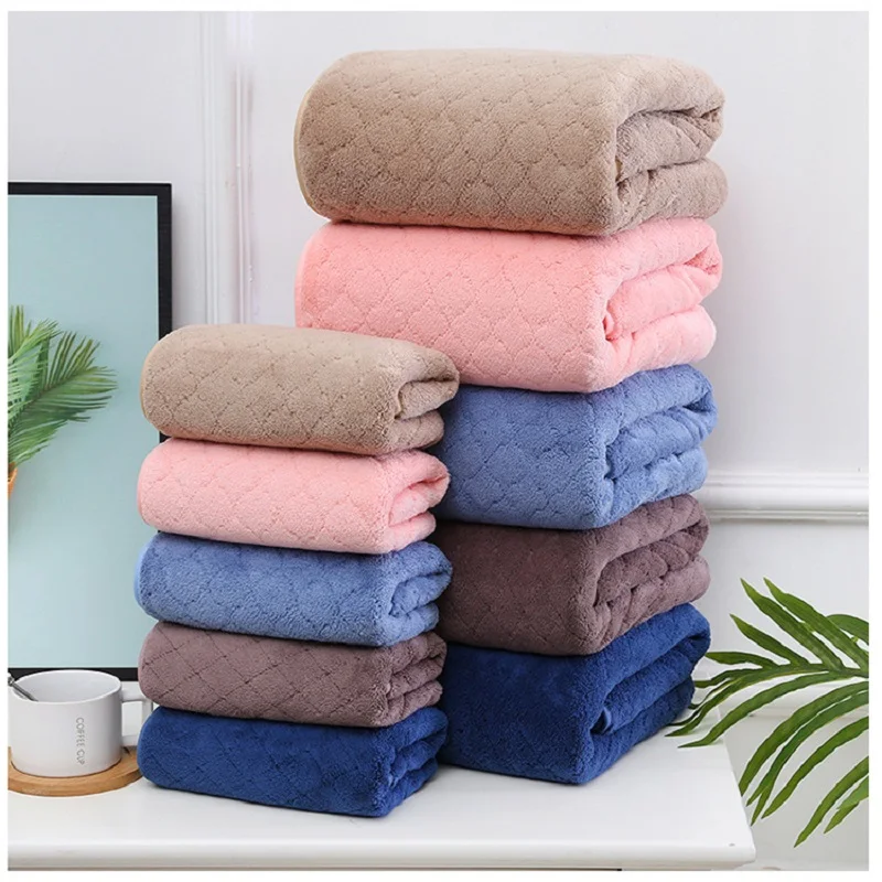 Простой европейский комплект полотенец из 2 штук однотонных больших полотенец для ванной комнаты размером 70х140 см из кораллового флиса синего цвета для женщин на лицо и руки.