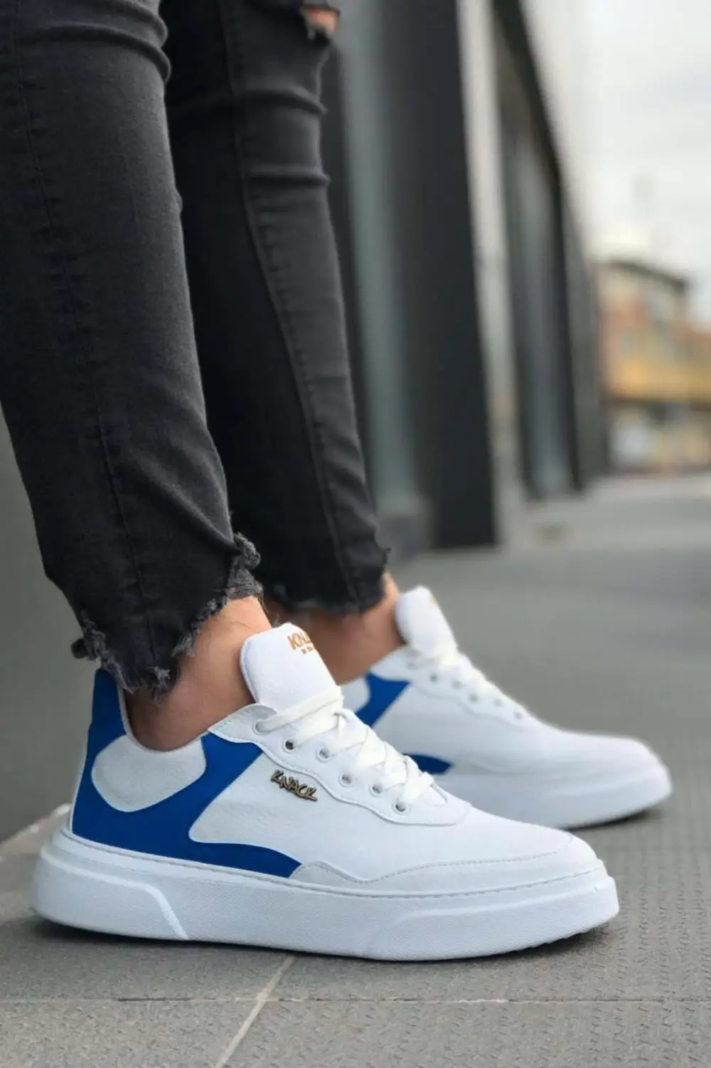 

Мужская обувь 2021, дышащие белые роскошные брендовые модные кроссовки из искусственной кожи, удобные легкие походные теннисные туфли, мужск...