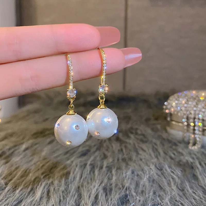 

New Pearl Earrings Creative Korean Fashion Rhinestone Paved White Ball Earings Jewelry bijoux
