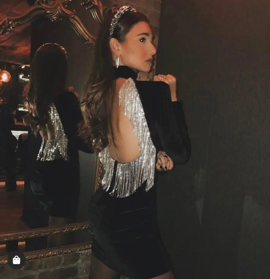 Женское вечернее платье с бахромой черное длинным рукавом и открытой спиной