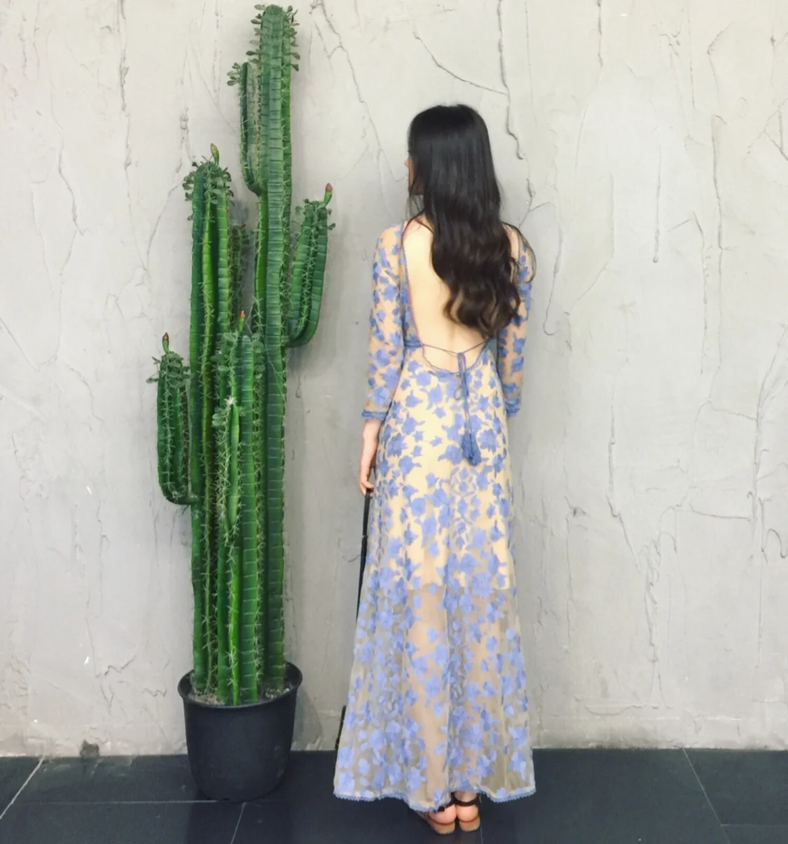 Женское кружевное платье миди с длинным рукавом синее прозрачное Клубное