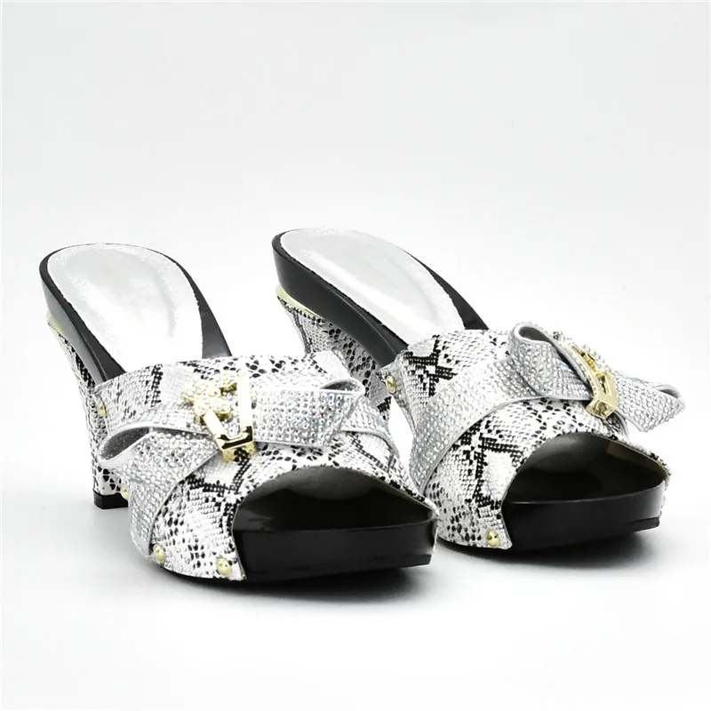 Latest Matching Shoes and Bag Set In Heels Italian with Decorated Rhinestone Italy | Обувь