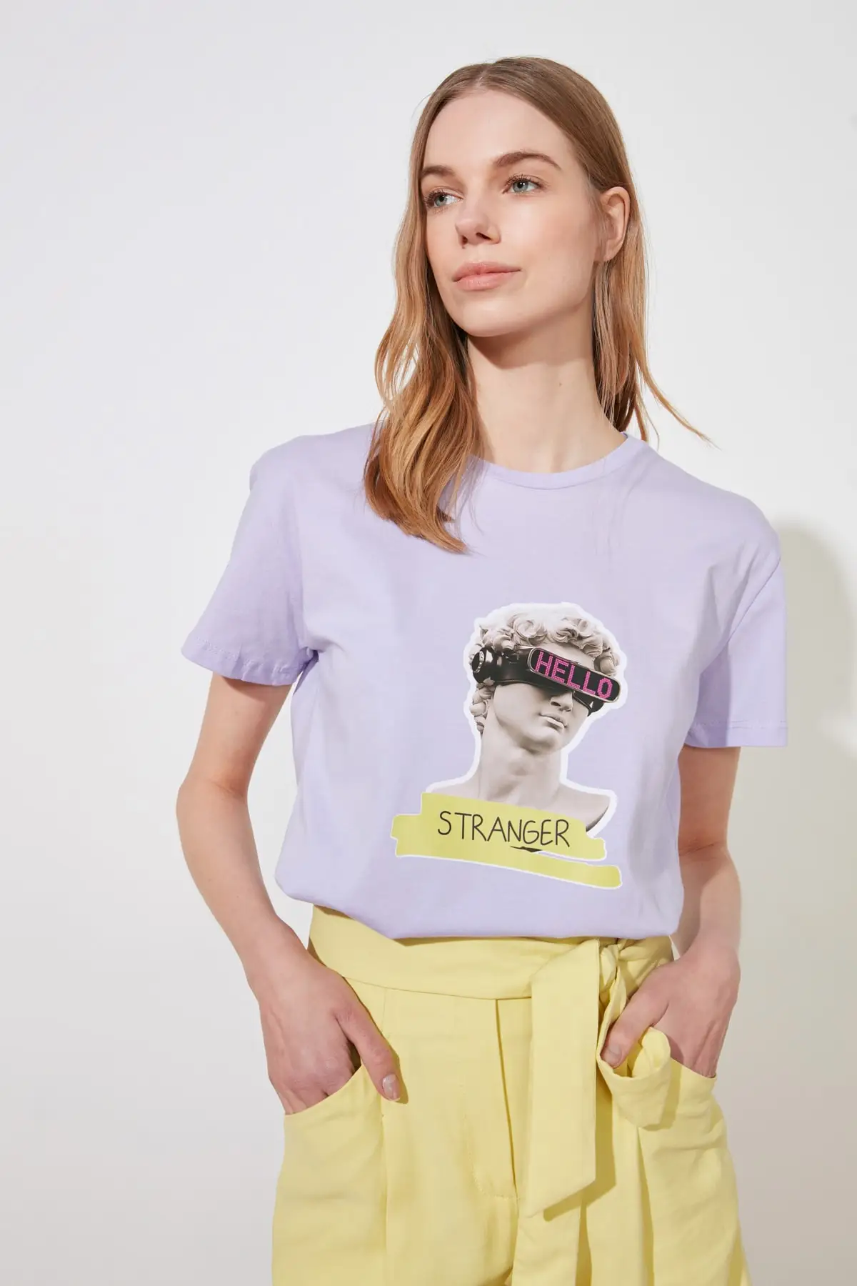 Укороченная трикотажная футболка с принтом Trendyol TWOSS20TS0999|Футболки| |