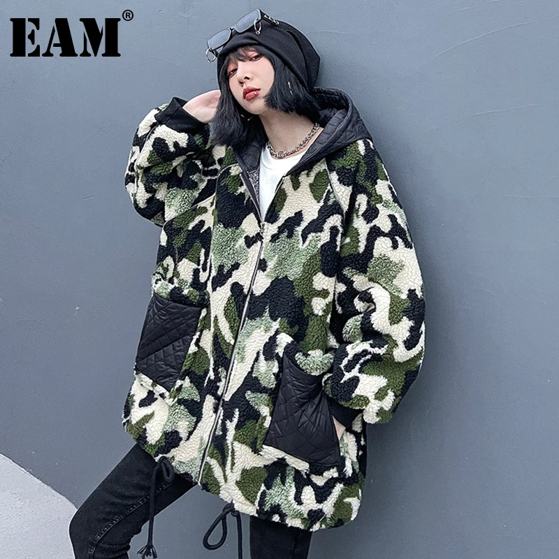 

[EAM] Свободная камуфляжная куртка большого размера из овечьей шерсти, Новое Женское пальто с капюшоном и длинным рукавом, модное осенне-зимн...