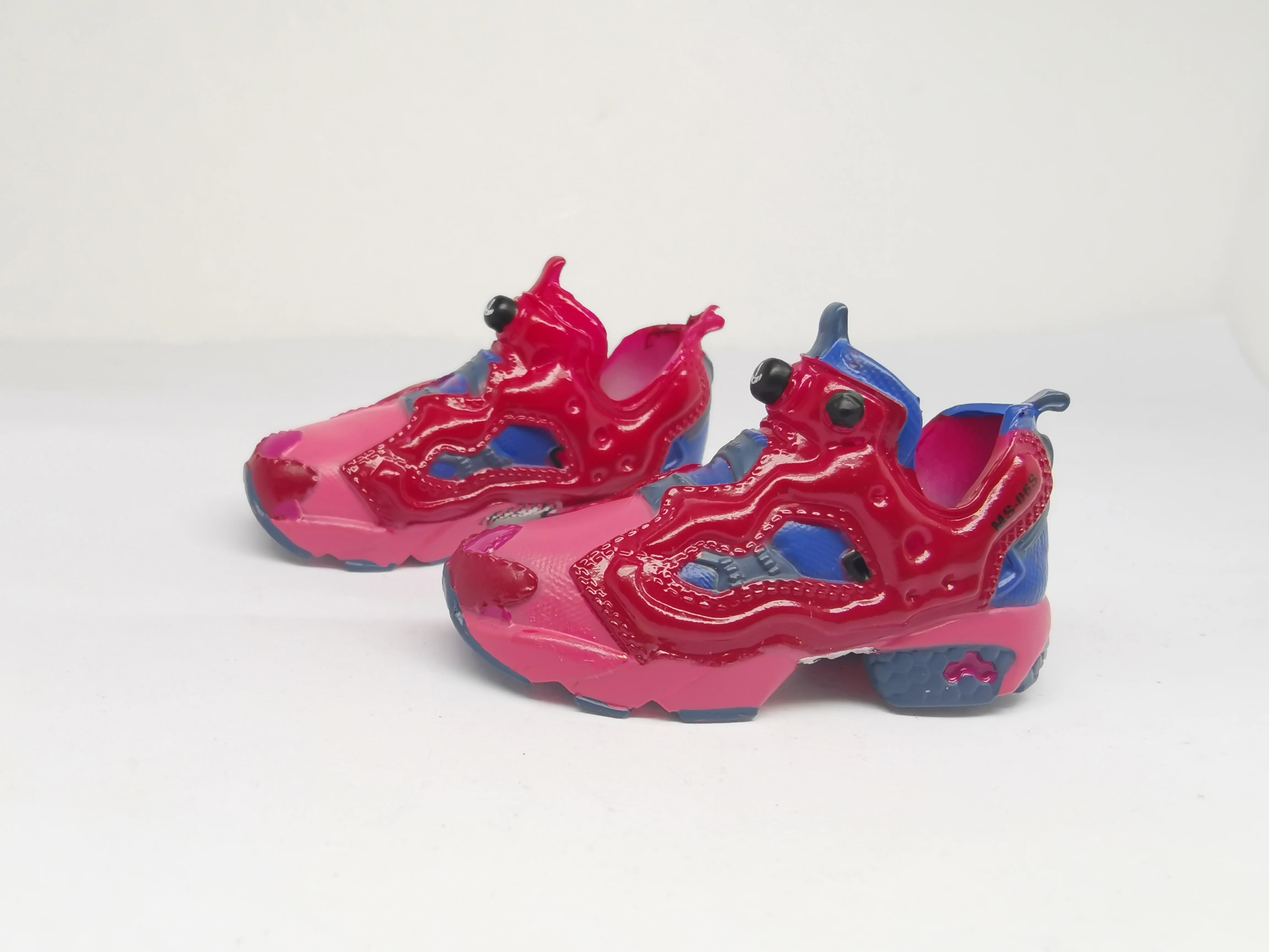 

One pair of cute cartoon mini Sports shoes and keychain Model