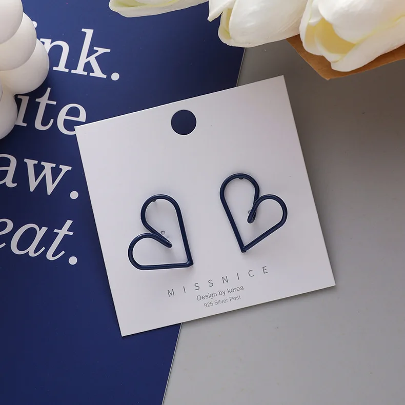 Простые синие серьги гвоздики с сердечками элегантные температурой простой