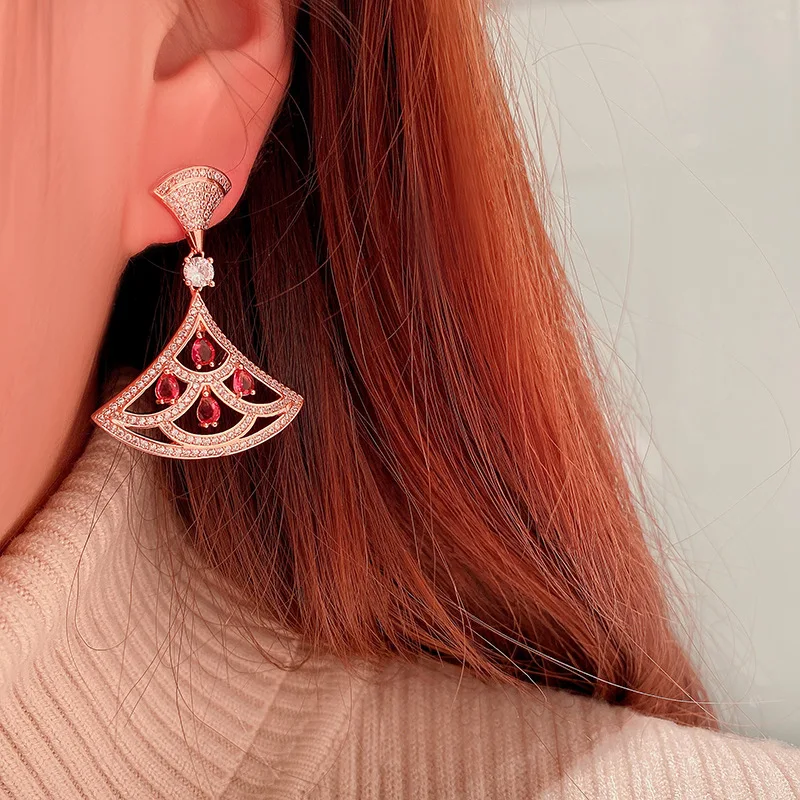 

Tong Liya earrings temperament big fan-shaped hollow small fan-shaped colored crystal earrings ladies wedding wedding earrings