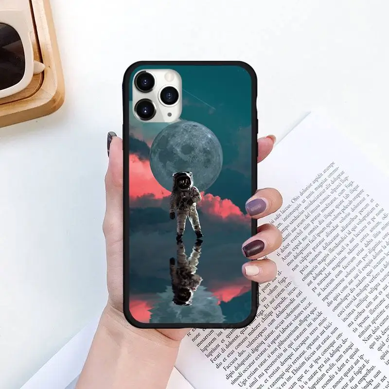 

Cartoon Space Moon Astronaut Phone Cases for iPhone 11 12 pro XS MAX 8 7 6 6S Plus X 5S SE 2020 XR Luxury brand shell funda