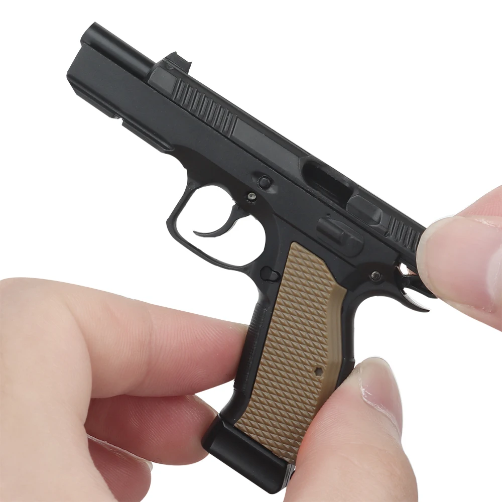 

Tactical Mini Beretta 92G M92 Gun Model Keychain 1:4 Pistol Glock 45 Shape Handgun Model Detachable Lever Toy Weapon Keyring