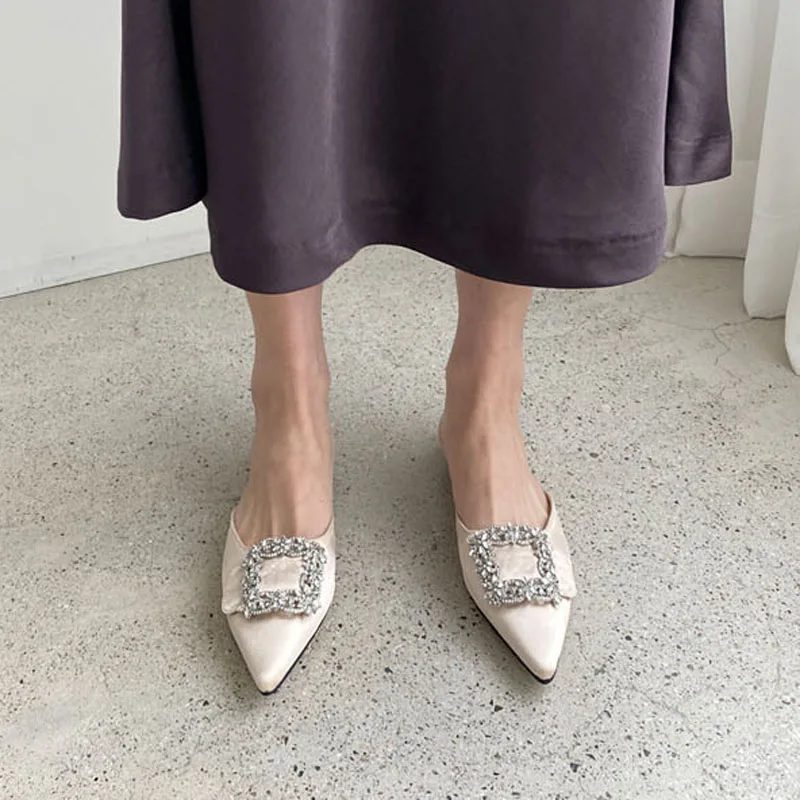 

Slipper Outer Wear Female Spring Summer Pointed Shallow Mouth Man-made Diamond Buckle Flat Muller Lazy Leisure Slippers