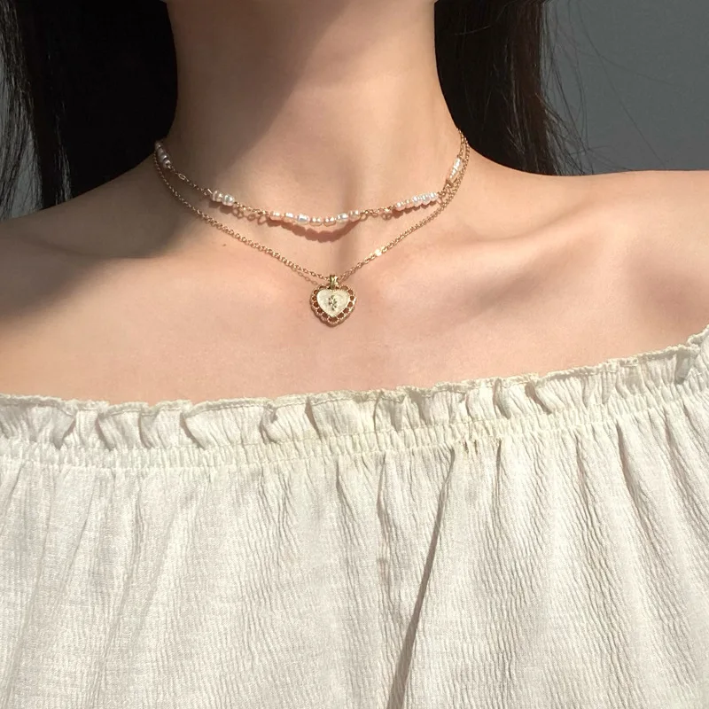 

IPARAM 2021 Fashion Metal Heart Pearl Pendant Necklace for Women Retro Layered Geometric Collar Necklace Jewelry Party Gift