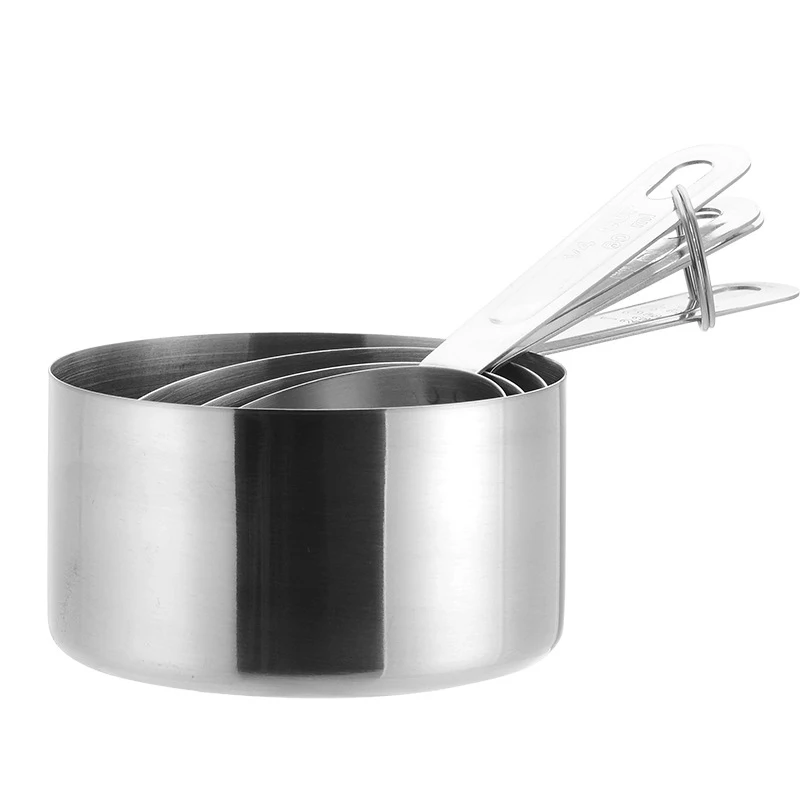 Мерные чашки и ложки из нержавеющей стали фотография торта кофейная лампа с