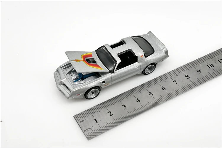 

Greenlight 1:64 Hobby Exclusive 1977 Pontiac Trans Am Silver No Box