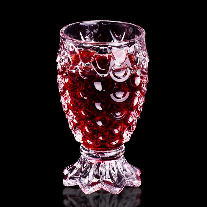 

Hellodream luxury lead-free fish shaped design whiskey decanter set with 4 Pcs whiskey glass for Alcohol Bourbon Scotch