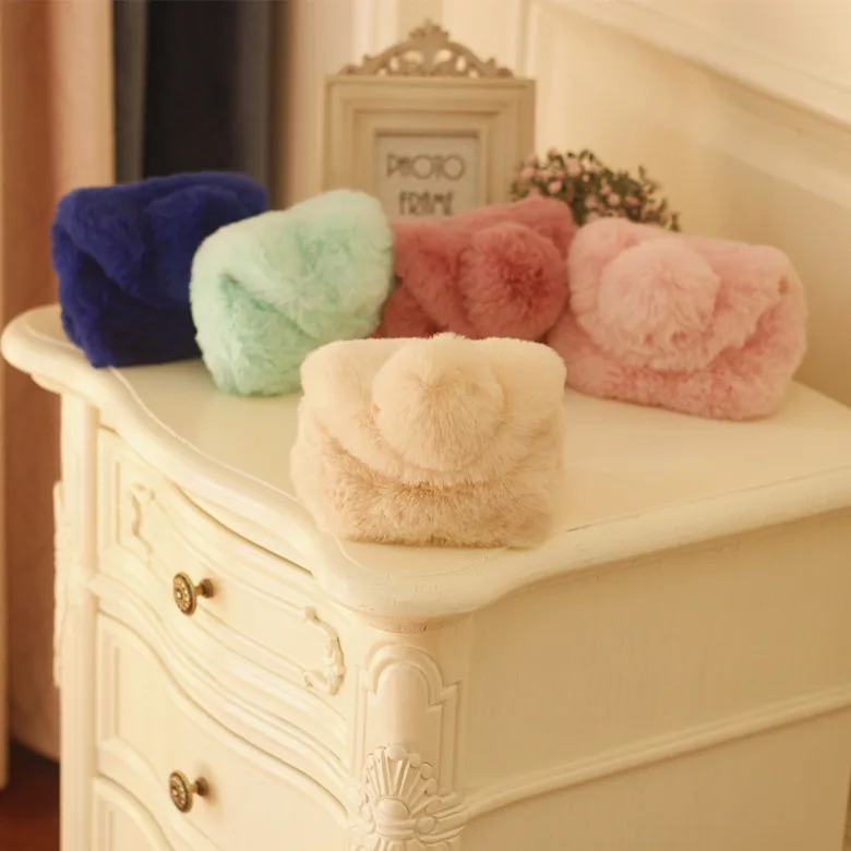 

Новинка, милый, красивый кролик из искусственного меха, Детская мини-сумка через плечо для маленьких девочек, женский кошелек, сумка-мессенд...