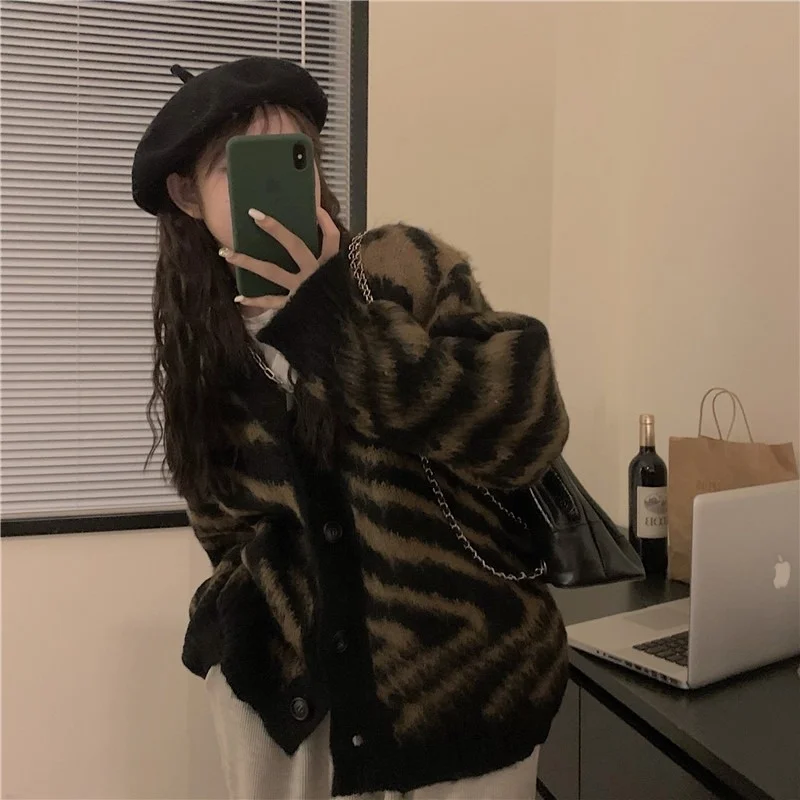 

Zebra Print V-neck Sweater Coat Women's Autumn and Winter Outer Wear 2021 New Design Sense Retro Lazy Style Knitwear.Kio