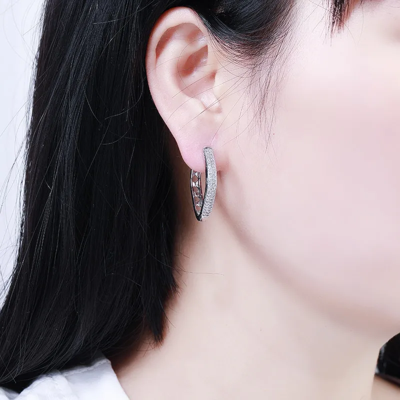 Роскошные серьги кольца с кубическим цирконием золотого и серебряного цвета