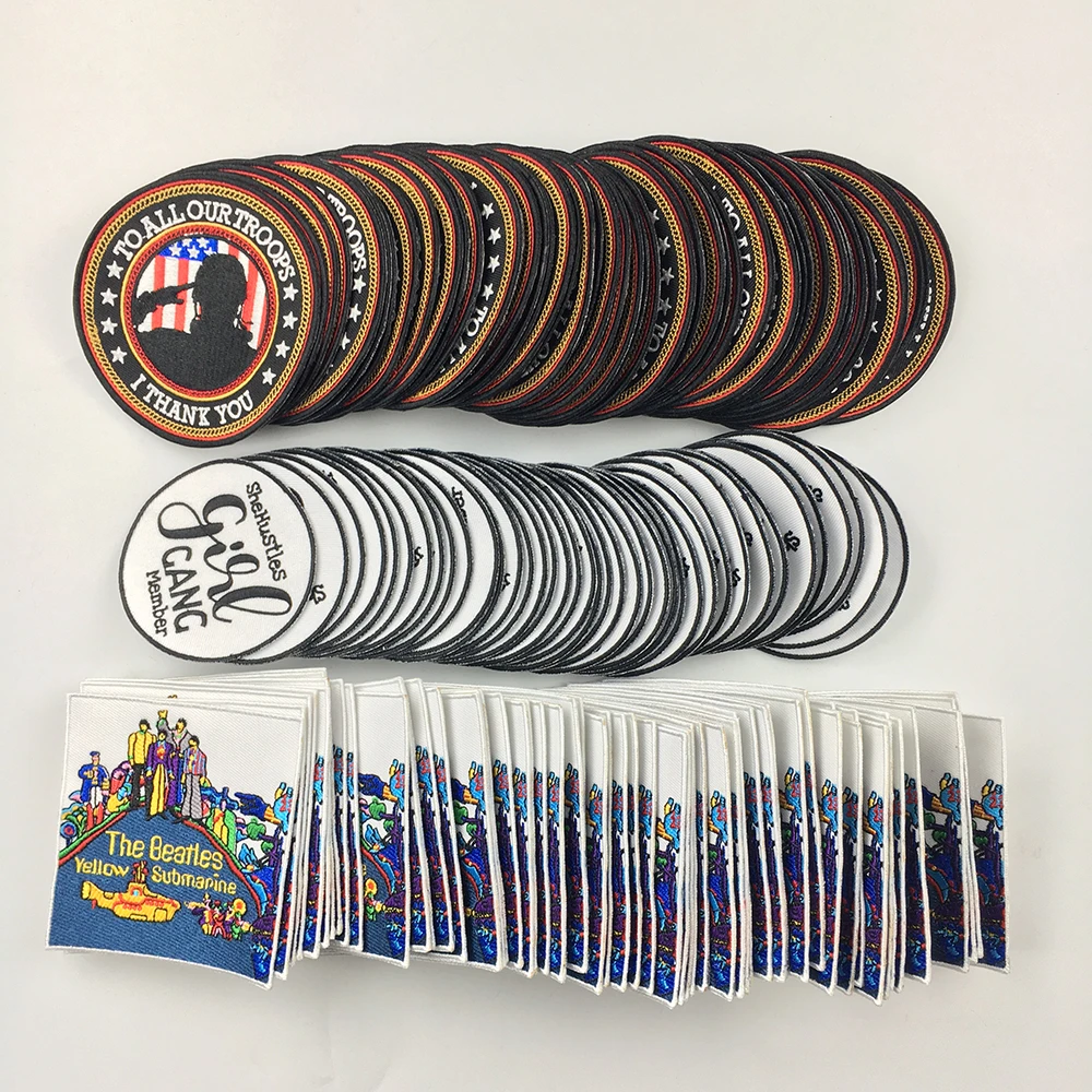 Пользовательские собственный дизайн патчи Вышивка Железо на фирменном названии