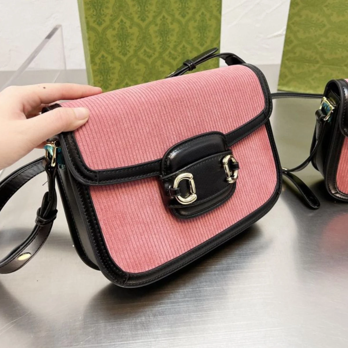 

Новинка, холщовая кожаная сумка с надписью, золотистая металлическая фурнитура, кнопка с клапаном, Женская классическая сумка-мессенджер н...