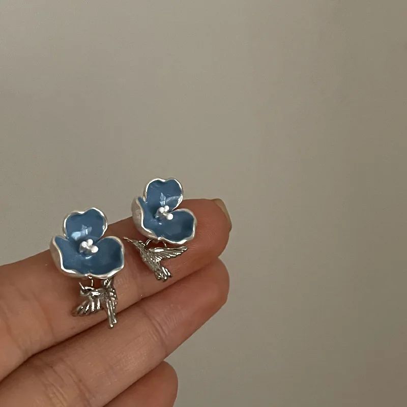 

Origin Summer Cute Blue Color Enamel Metallic Irregular Flower Dangle Earrings for Women Girls Small Bird Pendant Earrings