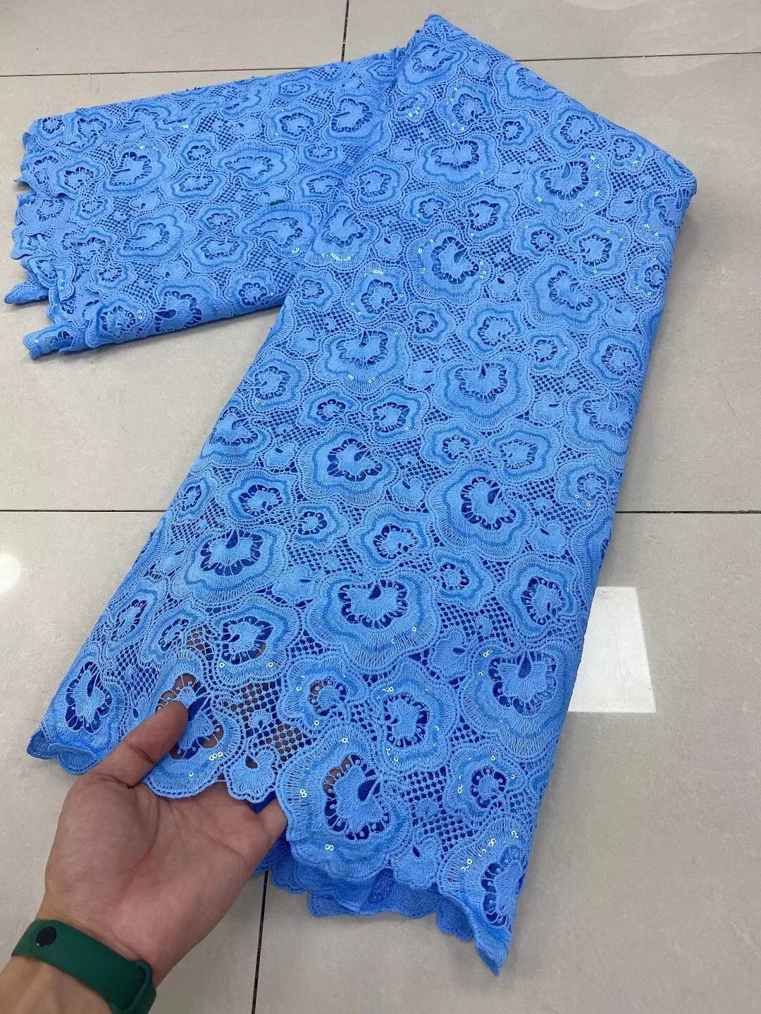 

2021 новый дизайн Водорастворимая химическая кружевная ткань, классическое Сетчатое кружево для повседневного платья, светло-голубая африка...