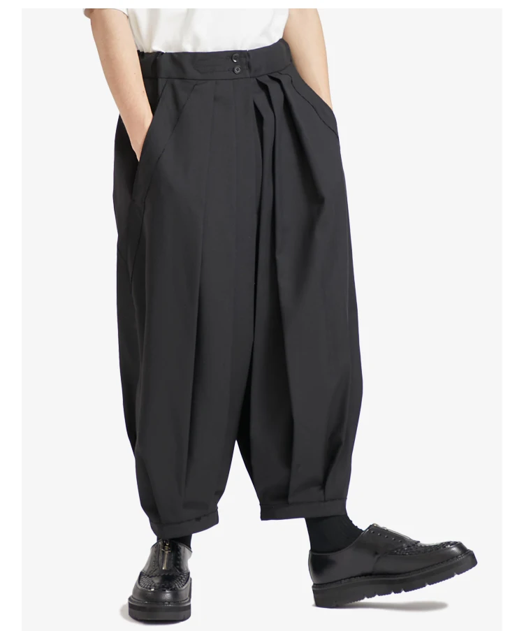 Черные плиссированные укороченные брюки собранные в японском стиле темные