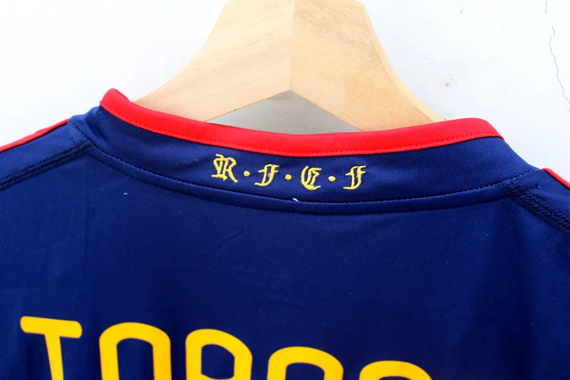 

2010 retro jersey A.INIESTA DAVID VILLA TORRES long-sleeved football shirt spot