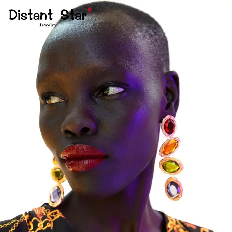 Изысканные осенние женские длинные висячие серьги с фианитом цветные