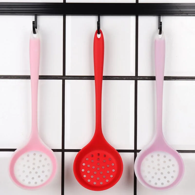 

1Pcs Non-Stick Durable Filter Spoon Colander Long Handle Cooking Strainer Heat Resistant Silicone Kitchen Tool