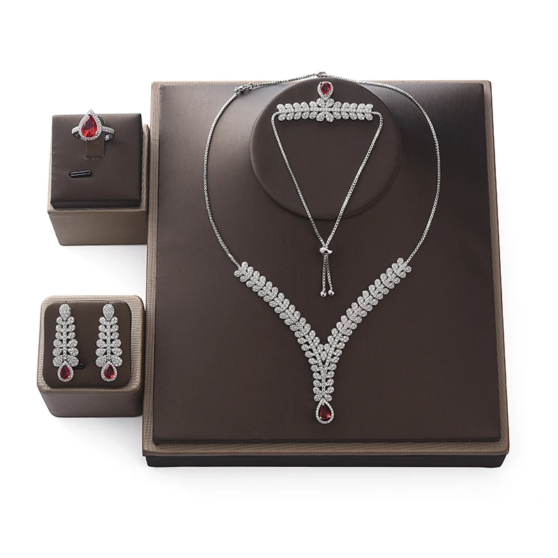 Комплект ювелирных изделий из колье и серёг в винтажном стиле|Ювелирные наборы| |