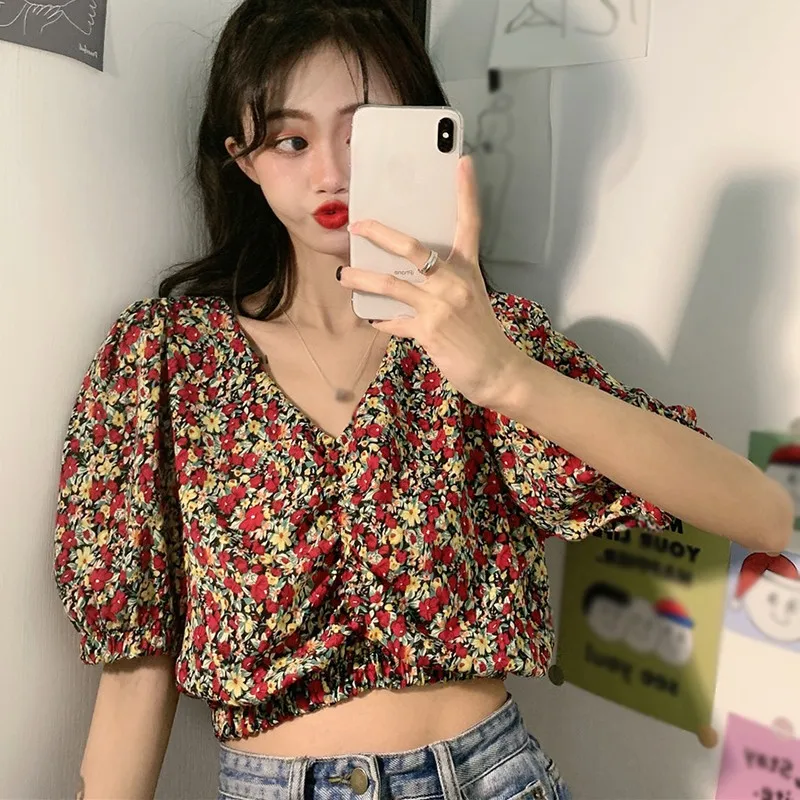 

Women Blouse Short Shirt Short Sleeve Printed Tops Retro Girl Women Shirt V Neck Sweet Pleated Loose Shirt Tops 2020 2020