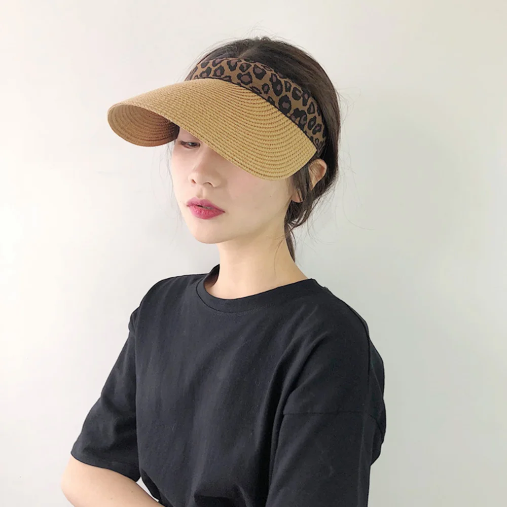 Пустая пляжная соломенная шляпа с широкими полями леопардовым принтом