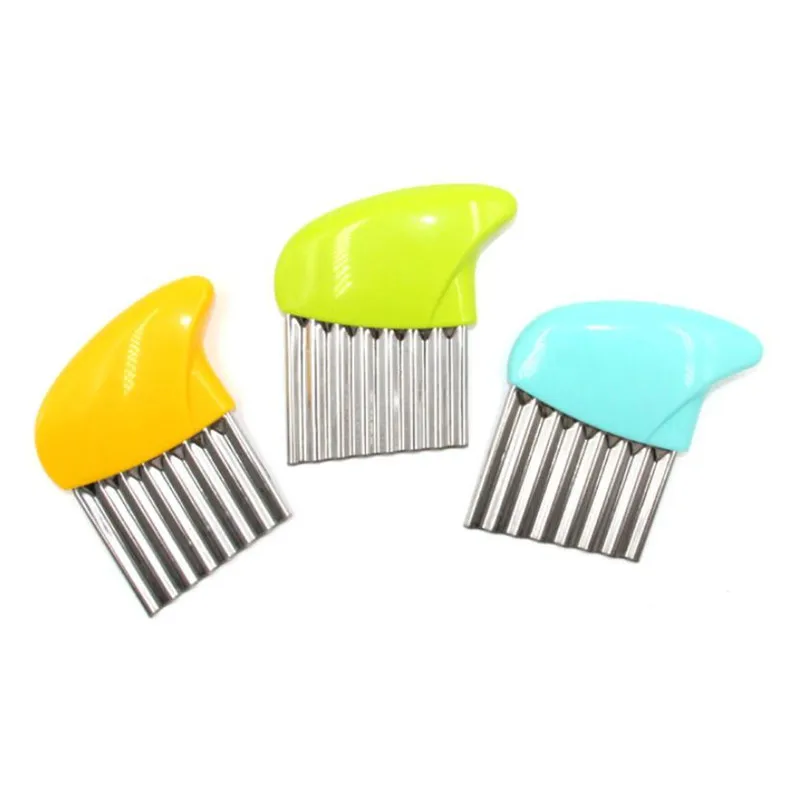 Волнистый лук ломтики картофеля мятый картофель-фри салат гофрированная резка