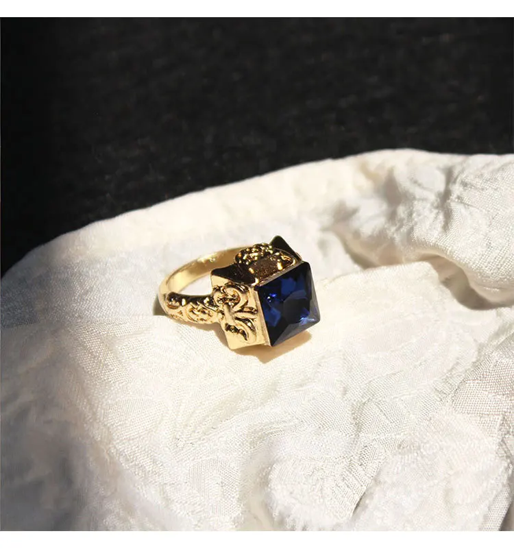 

Top quality vintage retro palace female elegant sapphire ring