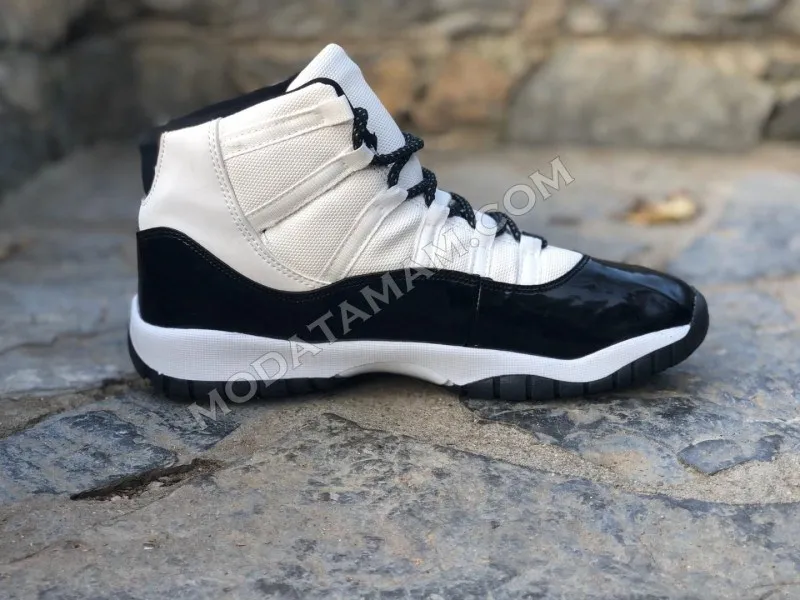 Jordan 11 Ретро Белый и черный