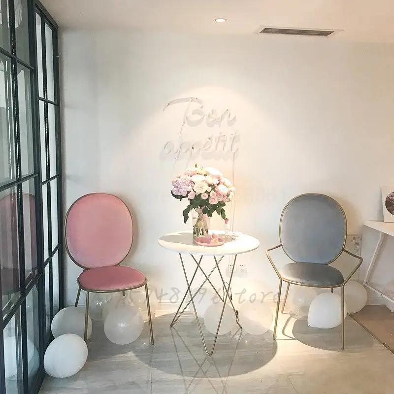 Скандинавский обеденный стул простая красная сетчатая кованая табуретка на