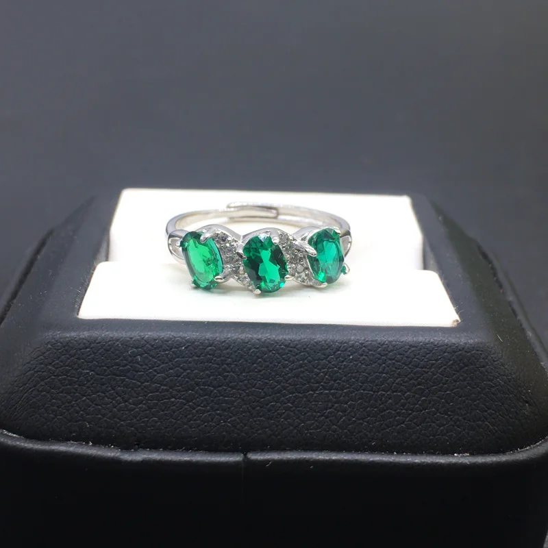 Женское кольцо из серебра 11 пробы с изумрудами 4 Х6 мм|Кольца| |